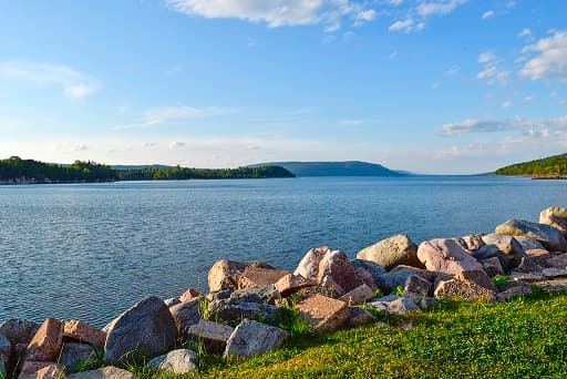 The rocky shoreline and the bay